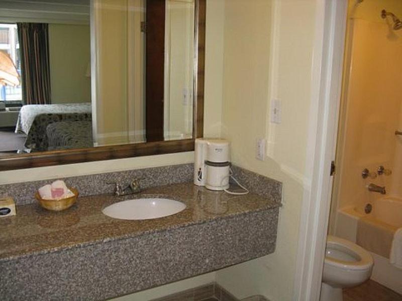 Walking Horse Lodge Lewisburg Room photo